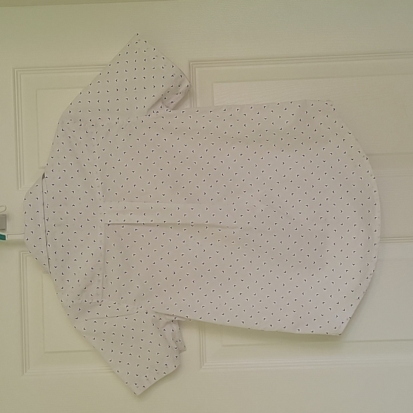 Children's PLACE Boy's print poplin button down shirt, Short Sleeve, Size 7/8 MM - Picture 4 of 5